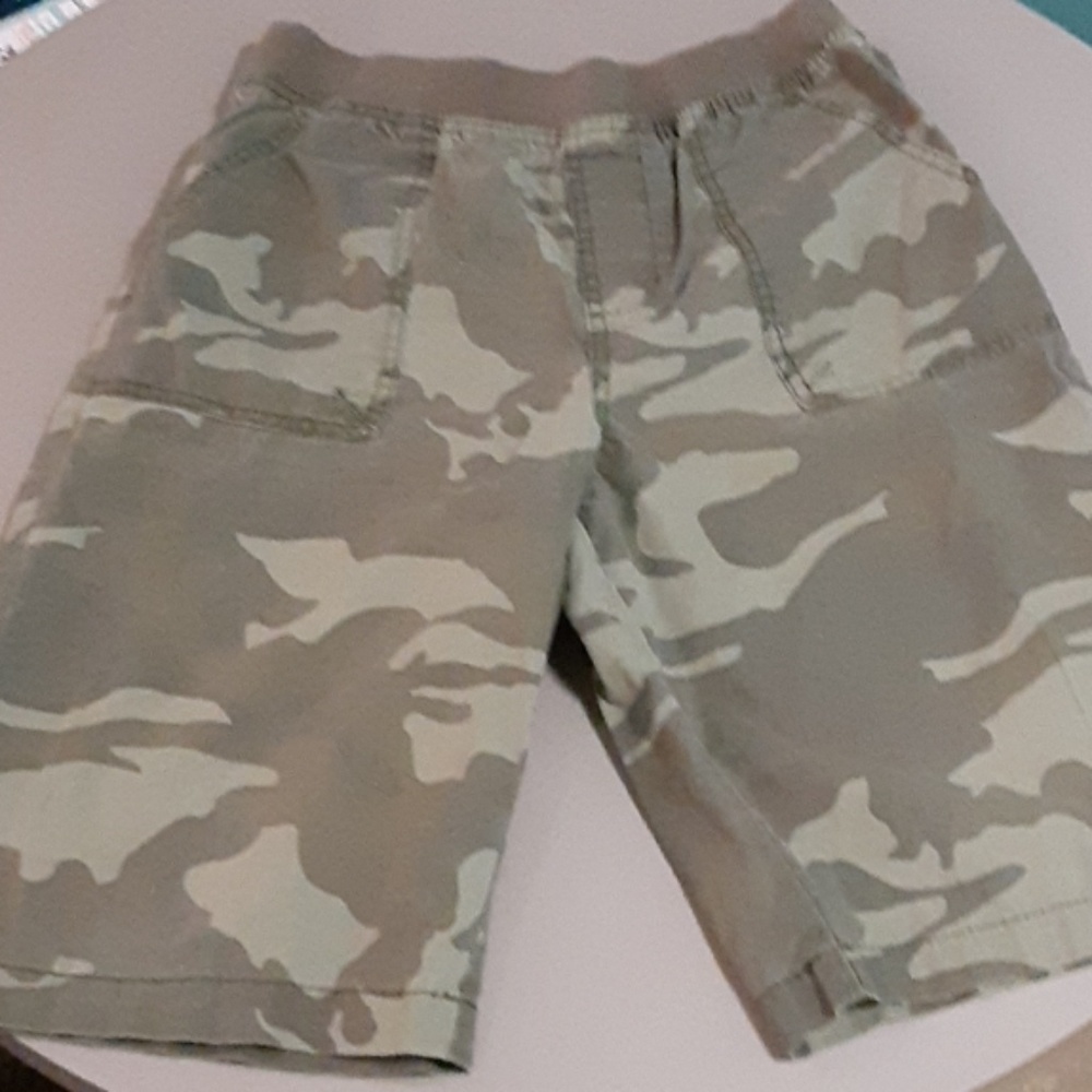 Boys cargo pants that are gently used